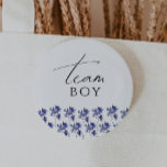 Chapa Redonda De 5 Cm El colorido género de las flores silvestres revela<br><div class="desc">Este colorido género de flores silvestres revelan el botón de un chico de equipo es perfecto para su simple, caprichosa, arcoiris boho verano ducha bebé. Las flores azules brillantes y encantadas le dan a este producto la sensación de un jardín de primavera hippie minimalista, elegante y vintage. El diseño moderno...</div>