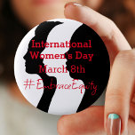 Chapa Redonda De 5 Cm El Día Internacional de la Mujer es el 8 de marzo<br><div class="desc">El Día Internacional de la Mujer es el 8 de marzo. #EmbraceEquity</div>