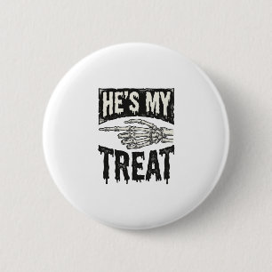 Chapa Redonda De 5 Cm Él es mi regalo Diseño de camiseta de Halloween de