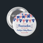 Chapa Redonda De 5 Cm ¡El Rastreador En El Camino! 4 De Julio Baby Showe<br><div class="desc">Estos botones son perfectos para quien tenga una ducha de bebé este año. Este diseño es fácil de personalizar con la redacción de su evento especial y sus invitados estarán encantados cuando vean estos fabulosos botones de fiesta. Se pueden encontrar elementos coincidentes en la colección.</div>