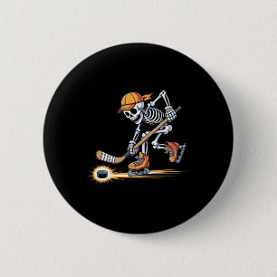 Chapa Redonda De 5 Cm Esqueleto jugando hockey en patines con gorra y pa
