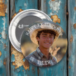 Chapa Redonda De 5 Cm Feliz cumpleaños, foto personalizada, nombre y eda<br><div class="desc">Personalice este botón de cumpleaños agregando la imagen, el nombre y la edad de cumpleaños de su hijo a este botón Feliz Cumpleaños en el área del personalizar. Muy lindo para que los invitados se pongan en la fiesta de cumpleaños de alguien. También ayuda a identificar quién es parte de...</div>