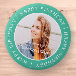 Chapa Redonda De 5 Cm Feliz cumpleaños, simple foto de un Personalizado<br><div class="desc">Este diseño sencillo y moderno se compone de una tipografía de suero y añade una foto personalizado.</div>