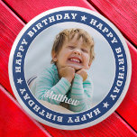 Chapa Redonda De 5 Cm Feliz cumpleaños, simple foto de un Personalizado<br><div class="desc">Este diseño sencillo y moderno se compone de una tipografía de suero y añade una foto personalizado.</div>