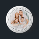 Chapa Redonda De 5 Cm Feliz Día del Padre, clásica foto simple<br><div class="desc">Este diseño simple y clásico está compuesto por tipografía de la síspera y agrega una foto personalizado.</div>