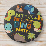 Chapa Redonda De 5 Cm Fiesta de cumpleaños de un niño de dinosaurio chin<br><div class="desc">Compuesto de divertidos sans serif tipografía manuscrita; dinosaurios Cute T-REX en el fondo Esto es diseñado por Select Fiesta Supplied,  exclusivo para Zazzle. Disponible aquí: http://www.zazzle.com/store/selectpartysupplies</div>