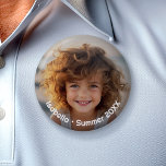Chapa Redonda De 5 Cm Foto moderada mínima - Texto retro - Personal<br><div class="desc">Una foto simple y mínima con texto alrededor del borde. Esto es un gran regalo para un miembro de la familia como la abuela. La foto incluye un borde oscuro para que el texto aparezca en cualquier foto. Si cree que eso hace que su foto sea demasiado oscura, simplemente vaya...</div>
