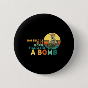 Chapa Redonda De 5 Cm Frágil como flor pero feminista de la bomba