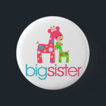 Chapa Redonda De 5 Cm Funky Giraffe Gran Hermana<br><div class="desc">¿Hay una hermana mayor especial para estar en familia? Este adorable té Funky Giraffe Big Sister seguro que gustará. ¡Hace un gran regalo para hermanos!</div>