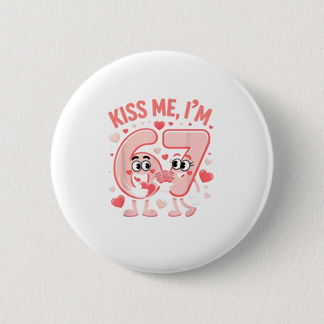 Chapa Redonda De 5 Cm Funny Kiss Me I'm 67 Cute Valentine's Day Couples  (Anverso)