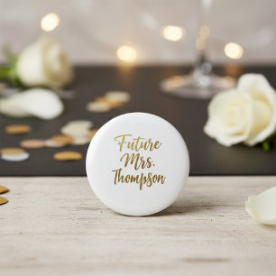 Chapa Redonda De 5 Cm Future Mrs Gold Script Button Pin
