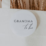 Chapa Redonda De 5 Cm Género caprichoso Una Abuela Neutral<br><div class="desc">Presentamos nuestro disparatado botón de abuela para ser neutral en cuanto a género, perfecto para cualquier temporada, ya sea otoño, invierno, primavera o verano. Este botón tiene un ambiente de moda boho con caligrafía moderna y elegante y un diseño minimalista en blanco y negro. Es bonito y única, con un...</div>