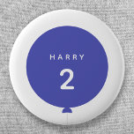 Chapa Redonda De 5 Cm Globo moderno | Blue Birday Party Name Age Boy<br><div class="desc">Sencilla, elegante y divertida insignia de cumpleaños con su personalizado "<name>" y "<age>" texto en tipografía moderna en blanco crudo sobre un sencillo diseño de globo redondo en azul real con una cuerda gris recta en un estilo escandinavo minimalista. Añade el nombre y la edad de un ser querido para...</div>