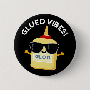 Chapa Redonda De 5 Cm Glued Vibes Funny Glue Pun Dark BG