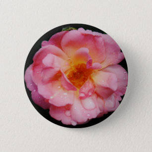 Chapa Redonda De 5 Cm Gotas de lluvia en la foto de una flor rosa rosa