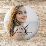 Chapa Redonda De 5 Cm Graduación de la fotografía Minimalista simple con<br><div class="desc">Eleva tu celebración de graduación con nuestro botón Graduate Simple Modern Script Minimalista Photo . Este elegante accesorio combina tipografía de escritura moderna con elementos de diseño minimalista para un toque sofisticado. Con su foto de graduación como punto focal, este botón capta la esencia de su logro mientras agrega un...</div>