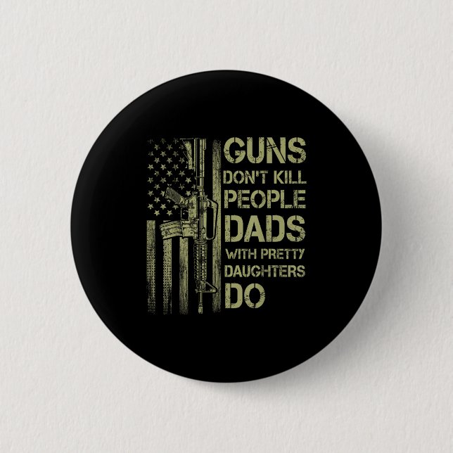 Chapa Redonda De 5 Cm Guns Don't Kill People Dads With Pretty Daughters  (Anverso)