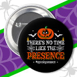 Chapa Redonda De 5 Cm Halloween Spirit Spooky Pumpkin Funny Halloween<br><div class="desc">Este divertido diseño de Halloween Feliz es perfecto para una espeluznante temporada espeluznante para y para cualquiera que AME Halloween! ¡Ideal para un fiesta de disfraces de Halloween o para mostrar tu espíritu de Halloween todo el año! Funcionalidades de 'No hay tiempo como la presencia' graciosa chiste Feliz Halloween con...</div>