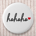 Chapa Redonda De 5 Cm Ho Ho Ho | Navidades Corazón moderno Minimalista<br><div class="desc">Botón moderno y minimalista con "ho ho ho" en tipografía estilo escritura manuscrita en negro seguido de un lindo corazón de amor rojo. El regalo o accesorio perfecto con un navidad super festivo que se siente para las vacaciones de los que te encantan!</div>