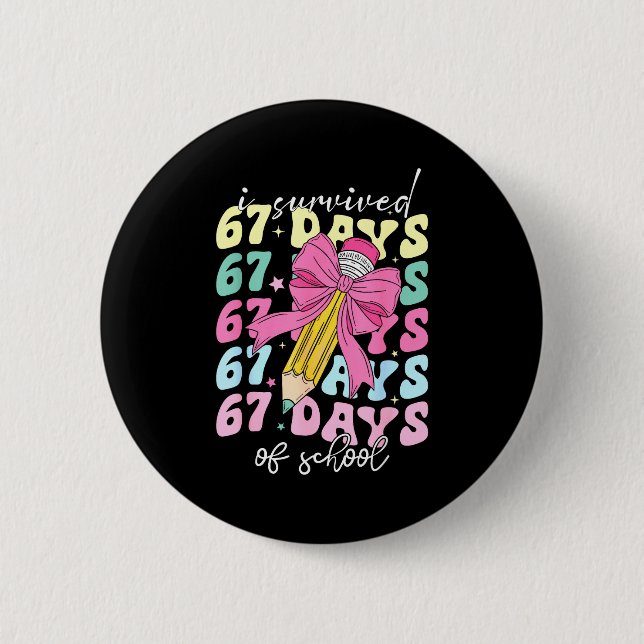 Chapa Redonda De 5 Cm I Survived 67 Days Of School Coquette Bow Student  (Anverso)