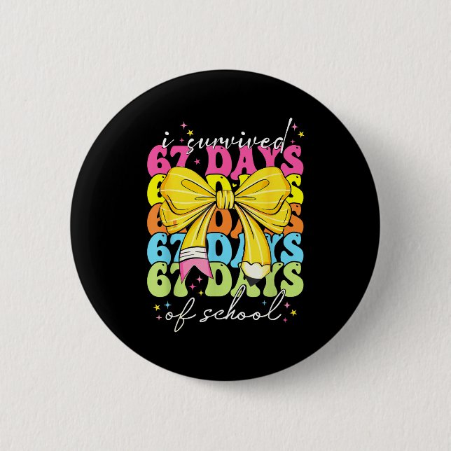 Chapa Redonda De 5 Cm I Survived 67 Days Of School Coquette Bow Student  (Anverso)