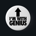 Chapa Redonda De 5 Cm Im Con Genius<br><div class="desc">Im With Genius es una parodia divertidísima de Im With Stupid. Este Botón Pinback usa una flecha negra audaz con "Im With Genius" debajo para dar humor y sátira, el botón perfecto para cualquiera que busque chistes graciosos y humorísticos.</div>