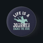 Chapa Redonda De 5 Cm Inspiradora Cita De Caballo Disfrute Del Paseo<br><div class="desc">La vida es un viaje. Disfruta el paseo. Inspirador y motivacional montar a caballo cita el diseño para aquellos que aman montar a caballo o jugar al polo deporte. Mercancías ecuestres antiguas y angustiadas de Guay para amantes de caballos, jinetes o trabajadores de granero. Perfecto para celebrar el Día Nacional...</div>