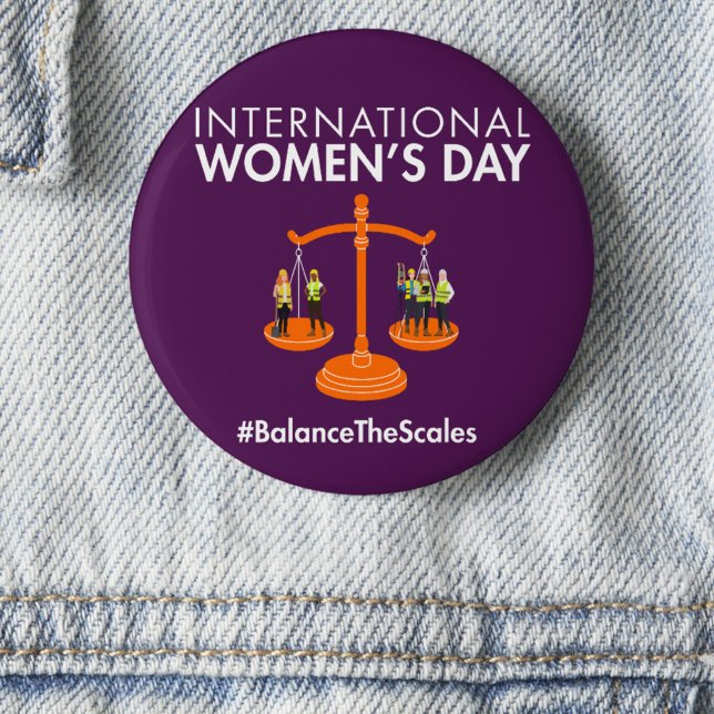 Chapa Redonda De 5 Cm International Women’s Day 2026 Balance The Scales (Subido por el creador)