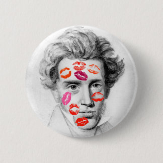 CHAPA REDONDA DE 5 CM "KIERKEGAARD CUBIERTO CON KISS"