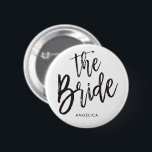 Chapa Redonda De 5 Cm La boda de encargo del estilo negro de la<br><div class="desc">Poco algo para su ultra especial la novia.  
Ofrece las palabras "la novia" en un texto elegante del estilo de la escritura.  Por debajo esto es un punto para un nombre de encargo o las iniciales.</div>