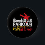 Chapa Redonda De 5 Cm La ciudad es mi parque de juegos y la libertad<br><div class="desc">La ciudad es mi zona de juegos. Diseño divertido y humorístico para los amantes del parkour y de la libertad. Mercancías de diseño antiguas y angustiadas de Guay para gente de fuera. Perfecto para los amantes de las actividades al aire libre y de los deportes extremos. Regalo de grandes Navidades...</div>
