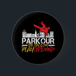 Chapa Redonda De 5 Cm La ciudad es mi parque de juegos y la libertad<br><div class="desc">La ciudad es mi zona de juegos. Diseño divertido y humorístico para los amantes del parkour y de la libertad. Mercancías de diseño antiguas y angustiadas de Guay para gente de fuera. Perfecto para los amantes de las actividades al aire libre y de los deportes extremos. Regalo de grandes Navidades...</div>