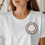 Chapa Redonda De 5 Cm La tía se dobla para ser halloween<br><div class="desc">Cuidados y coquetos colores de Halloween diseño de arcos negros,  naranjas y blancos con fondo de verificación en blanco y negro.</div>