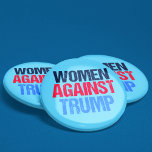 Chapa Redonda De 5 Cm Las mujeres contra Trump<br><div class="desc">Mujeres contra los botones de Trump para mujeres y feministas que se unen contra Donald Trump. Resistir,  impugnar y luchar por la igualdad de derechos con este diseño de protesta patriótica.</div>