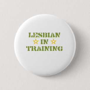 CHAPA REDONDA DE 5 CM LESBIANA EN EL ENTRENAMIENTO
