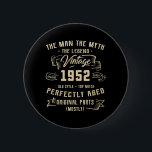 Chapa Redonda De 5 Cm Leyenda de mito masculino de 1952 70th Birthday Te<br><div class="desc">Leyenda de mito masculino de 1952 70th Birthday Tee de 70 años</div>