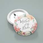 Chapa Redonda De 5 Cm Madre floral de la novia en verano<br><div class="desc">Identifique a los jugadores clave de su ducha de novia con nuestros elegantes botones florales de moda. El botón presenta una corona floral acuarela de peonías rosadas de péachy, flores de hortensias blancas y vegetación botánica con la inscripción "madre de la novia" en el interior con letras escritas a mano....</div>