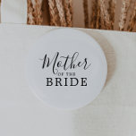 Chapa Redonda De 5 Cm Madre minimalista de la ducha nupcial<br><div class="desc">Esta minimalista madre del botón de ducha de novia es perfecta para una simple ducha de boda. El moderno diseño romántico presenta una tipografía clásica en blanco y negro, acompañada de una caligrafía rústica y elegante con un estilo de letra a mano vintage. Personalizable de cualquier color. Mantenga el diseño...</div>