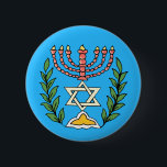 Chapa Redonda De 5 Cm Magen persa David Menorah<br><div class="desc">Esta imagen fue adaptada de una antigua teja judía persa y cuenta con una menorah con un Magen David (Estrella de David) enmarcado por ramas de olivo. Se han conservado las imperfecciones de la imagen original pintada a mano.</div>