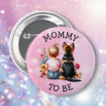 Chapa Redonda De 5 Cm Mamá bebé y cachorro para ser Baby Shower<br><div class="desc">Mamá debe ser botones de ducha para bebés. Dulce bebé sentada al lado de su pequeño cachorro Pastor Alemán en un parche de flores acuáticas de bonito. Mariposas rosas y azules y flores silvestres de bonito.</div>