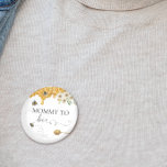 Chapa Redonda De 5 Cm Mamá Para Abarcar A La Querida Madre<br><div class="desc">Este diseño puede ser personalizado en el área proporcionada cambiando la foto y/o el texto. O puede personalizarse haciendo clic en Personalizar esta plantilla y, a continuación, eligiendo la opción de hacer clic en el personalizar y eliminando o cambiando el color del fondo, agregando texto, cambiando el color o estilo...</div>