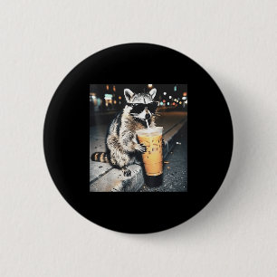 Chapa Redonda De 5 Cm Mapache bebiendo café helado meme divertido de ani