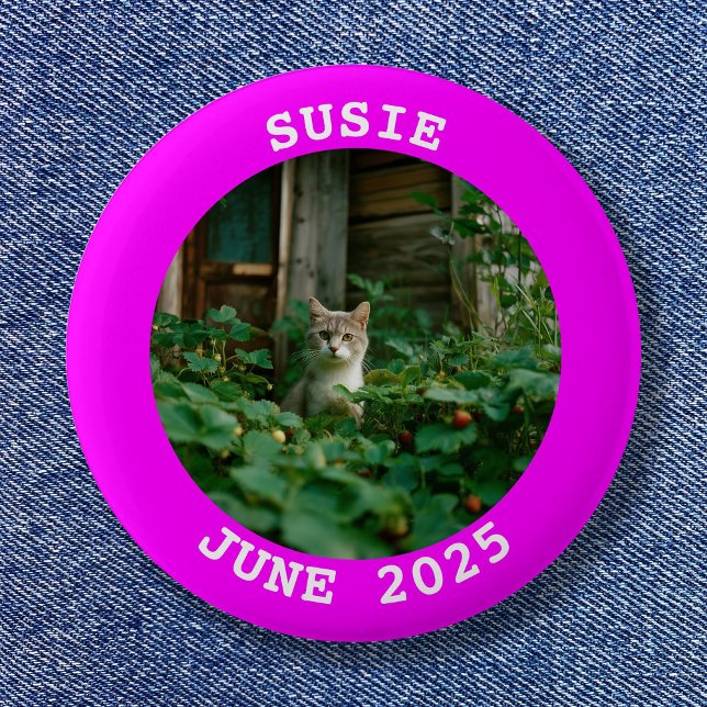 Chapa Redonda De 5 Cm Marco de foto redonda personalizado de Fuchsia (Fuchsia Personalized Round Photo Frame Pinback Button)