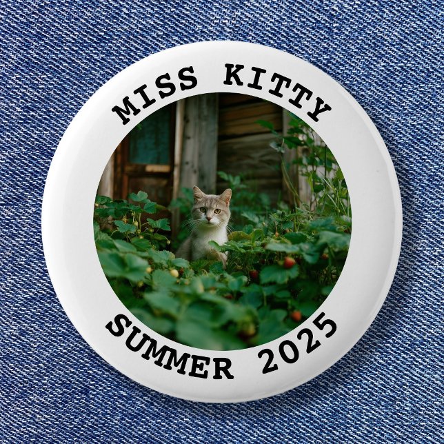 Chapa Redonda De 5 Cm Marco de foto redonda personalizado en blanco y ne (Black and White Personalized Round Photo Frame Pinback Button)