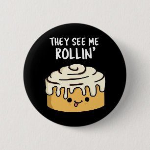 Chapa Redonda De 5 Cm Me Ven Rollin Funny Cinnamon Roll Pun Dark BG