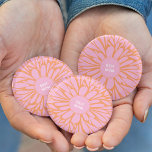Chapa Redonda De 5 Cm Mejor mamá ráfaga floral naranja pastel rosa<br><div class="desc">Resumen de estampado de ráfagas florales naranja pastel y rosa. Patrón floral suave y retro. botón Mejor mamá</div>