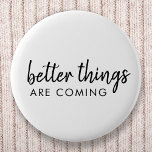 Chapa Redonda De 5 Cm Mejores cosas están por venir | Guión moderno posi<br><div class="desc">Simple y elegante "se avecinan mejores cosas" diseño de arte de palabras personalizados en escritura minimalista moderna tipografía manuscrita. ¡Este diseño edificante positivo pondrá una sonrisa en la cara de cualquiera!</div>