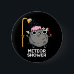 Chapa Redonda De 5 Cm Meteor Shower Funny Science Pun Dark BG<br><div class="desc">El Meteor Shower Funny Science Pun cuenta con una roca de meteoros con ducha. Gracioso regalo de Pun para la familia y amigos que aman los lindos juegos de palabras de ciencia.</div>