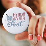 Chapa Redonda De 5 Cm Mi Cabeza Dice Gym My Heart Dice Knit - Knitters D<br><div class="desc">Insignia del botón de diversión con humor de punto. El dilema al tejer dice "mi cabeza dice gimnasia, mi corazón dice punto". El diseño incluye una bola en forma de corazón de hilo con agujas de punto y una pequeña mariposa. La insignia tiene una paleta de colores gris-azul, rosa y...</div>