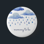 Chapa Redonda De 5 Cm Miembro de la familia de Personalizados Baby Showe<br><div class="desc">Cree los botones de miembro de la familia de Personalizados Baby Shower de las nubes de color de agua de su propio personalizado utilizando estas plantillas mediante Cali Graphics. Este bonito diseño de ducha para bebés presenta nubes acuáticas y gotas de lluvia y una tipografía elegante. Personalizar estos botones haciendo...</div>